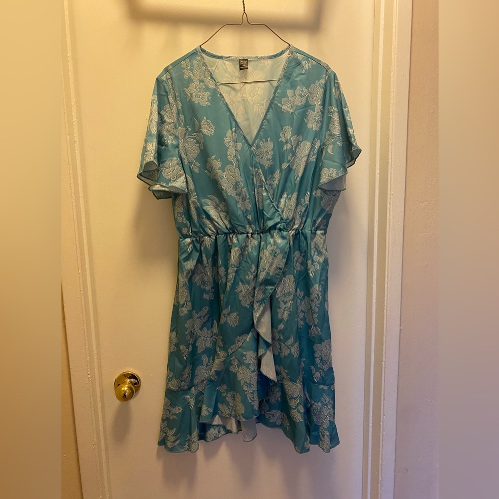 Super cute, perfect for Spring brand new dress by Shein size 1X!